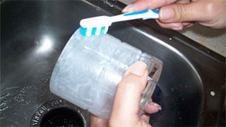 Cách lau rửa đồ dùng thủy tinh sạch bóng