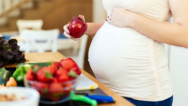Việc ăn uống khi mang thai rất quan trọng cho sự phát triển và hình thành của bé