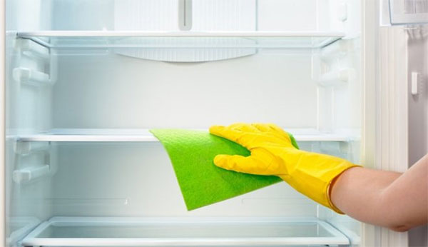 Vệ sinh tủ lạnh sạch sẽ trước khi sử dụng