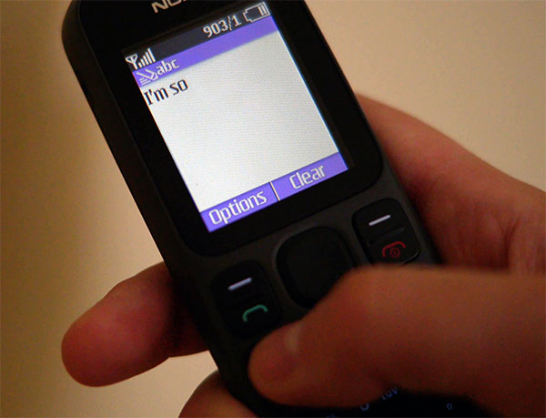 Cách gửi và nhận tin nhắn bằng điện thoại cơ bản