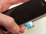 Cách gắn và tháo thẻ SIM trên điện thoại iPhone 4